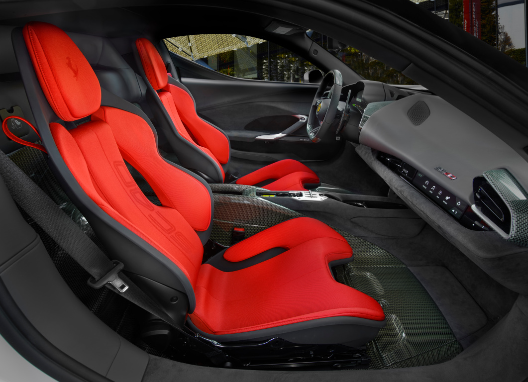 SMALL_Ferrari_SC40_INT__9_68bc8b37-e9f2-429d-9986-dc98d0387cff